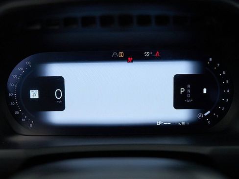 Certified 2025 Volvo XC90 B6 Plus AWD/4WD image 32