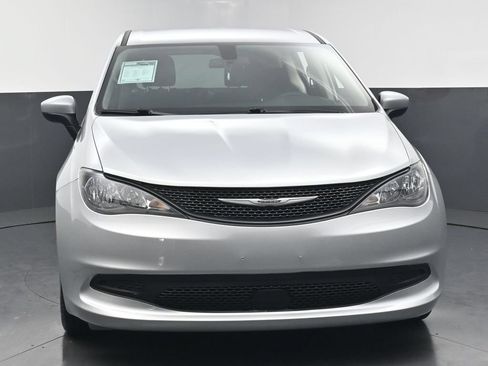 Used 2022 Chrysler Voyager LX FWD image 10