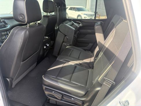 Used 2023 GMC Yukon SLT w/ SLT Luxury Package RWD image 7