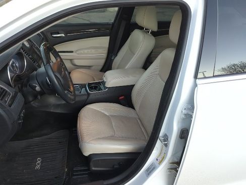 Used 2015 Chrysler 300 C image 5