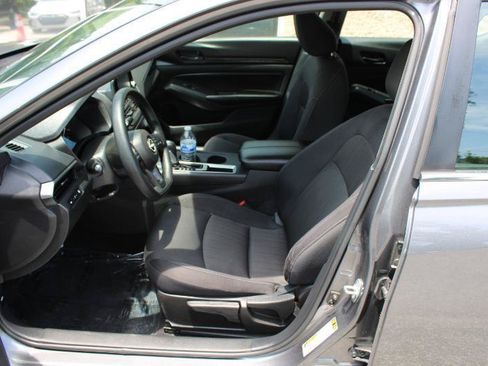Used 2024 Nissan Altima 2.5 S FWD image 11