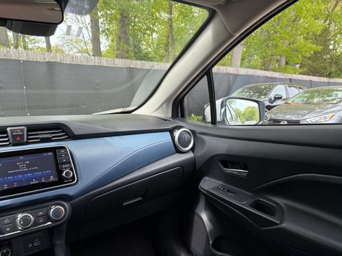 Used 2025 Nissan Versa SV FWD image 33