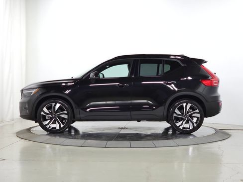 Used 2023 Volvo XC40 B5 Plus w/ Protection Package Premier AWD/4WD image 4