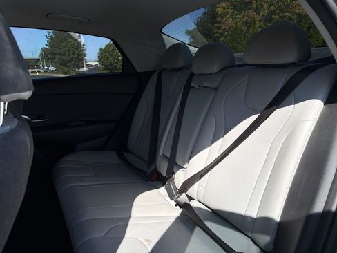 Used 2021 Hyundai Elantra Limited FWD image 9
