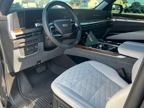 Used 2025 Cadillac Escalade Sport Platinum w/ LPO, Floor Liner Package AWD/4WD image 11