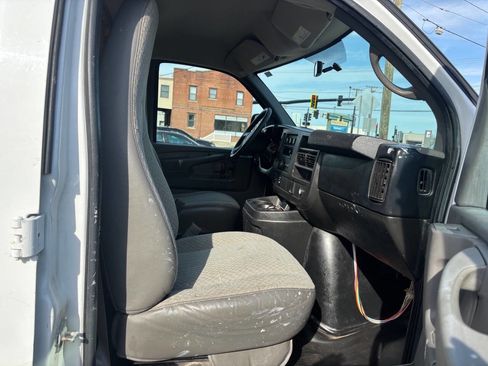Used 2015 GMC Savana 2500 image 15
