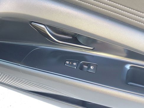 Used 2025 Hyundai Elantra Sport image 46