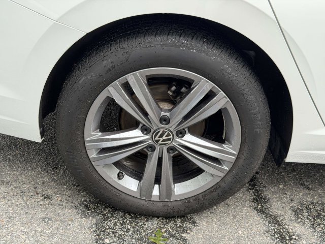 Certified 2023 Volkswagen Jetta SE FWD image 9
