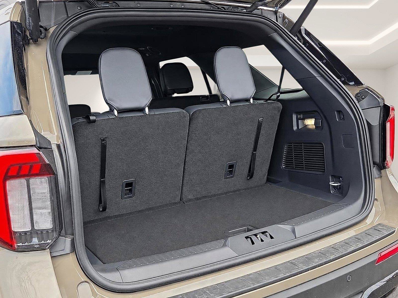 New 2026 Ford Explorer ST-Line w/ ST-Line Street Pack RWD image 9