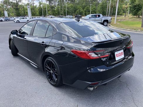 Used 2025 Toyota Camry SE FWD image 3