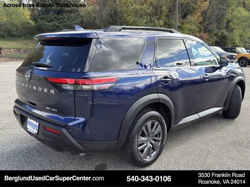 Used 2024 Nissan Pathfinder SV image 4