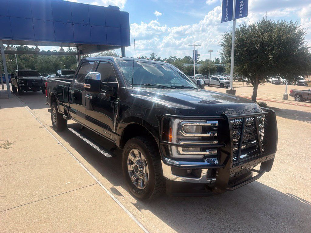 Used 2023 Ford F350 Lariat w/ Lariat Ultimate Package AWD/4WD image 4