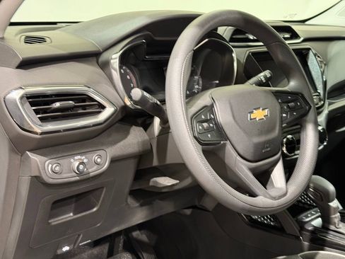 Used 2022 Chevrolet TrailBlazer LT w/ Convenience Package image 17