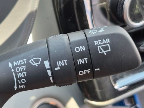 Used 2025 Toyota Highlander LE FWD image 14