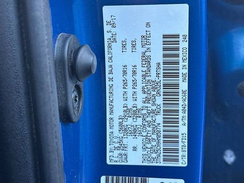 Certified 2017 Toyota Tacoma TRD Off-Road image 32