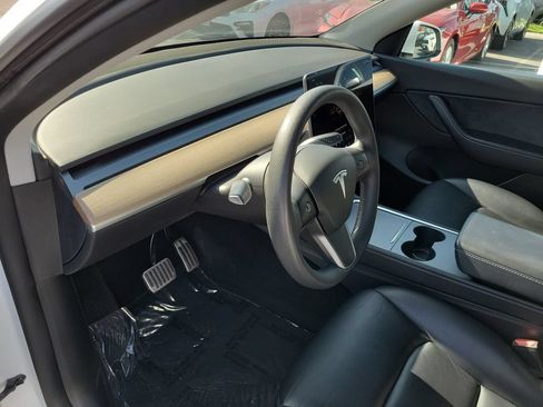 Used 2022 Tesla Model Y Long Range AWD/4WD image 18