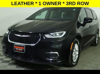 Used 2025 Chrysler Pacifica Select video 1