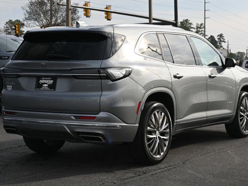 Used 2025 Buick Enclave Avenir image 12