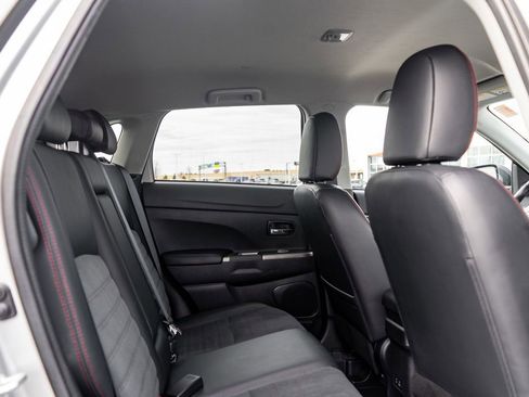 Used 2025 Mitsubishi Outlander Sport AWD image 13