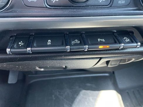 Used 2018 Chevrolet Silverado 1500 LT w/ All Star Edition AWD/4WD image 23