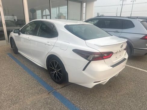 Used 2023 Toyota Camry SE w/ Cold Weather Package FWD image 6