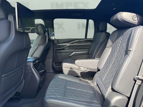 Used 2025 Cadillac Escalade IQ Luxury 1 AWD/4WD image 12