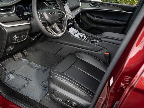 New 2025 Jeep Grand Cherokee L Limited AWD/4WD image 18
