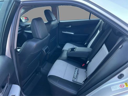 Used 2012 Toyota Camry SE FWD image 11
