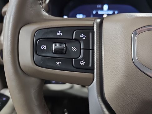 Used 2024 GMC Yukon Denali w/ Advanced Technology Package image 18