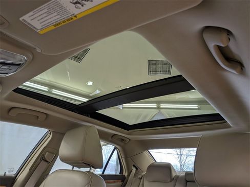 Used 2014 Chrysler 300 C image 16