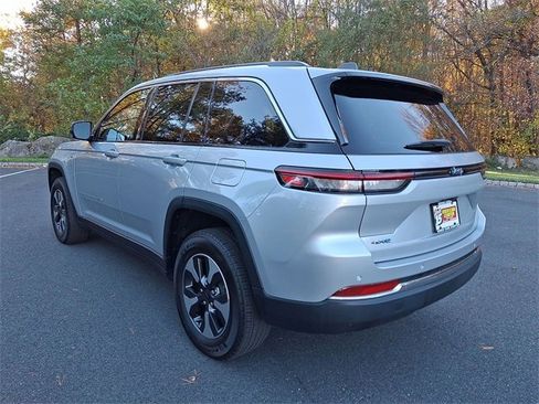 Used 2022 Jeep Grand Cherokee Limited 4xe image 11