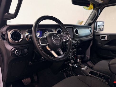 Used 2023 Jeep Wrangler Unlimited Sahara AWD/4WD image 12