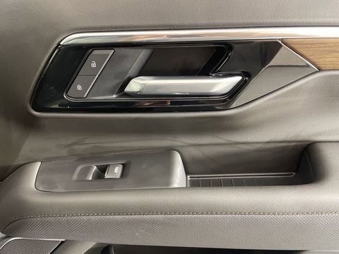 New 2026 Chevrolet Suburban High Country image 14