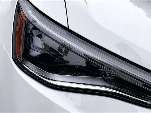 New 2026 Volkswagen Taos SE image 13