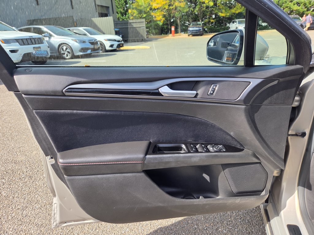 Used 2015 Ford Fusion SE w/ Equipment Group 201A AWD/4WD image 10
