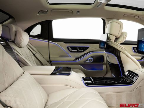 Used 2023 Mercedes-Benz Maybach S 680 4MATIC image 34