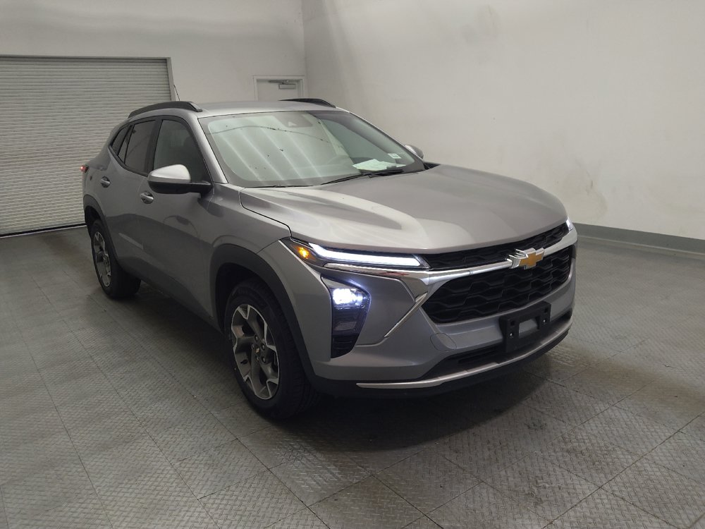 Used 2025 Chevrolet Trax LT w/ LT Convenience Package FWD image 13