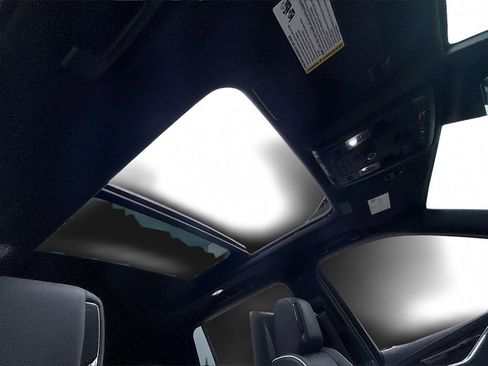 Used 2024 Cadillac Escalade ESV Premium Luxury image 17