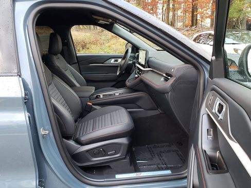 New 2026 Ford Explorer ST-Line w/ ST-Line Street Pack image 18