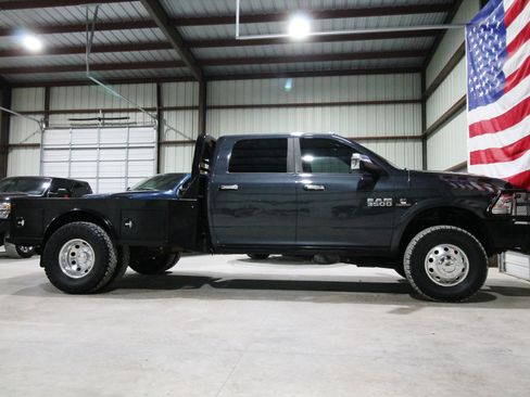 Used 2018 RAM 3500 Laramie w/ Convenience Group AWD/4WD image 14