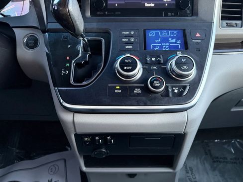 Used 2017 Toyota Sienna XLE w/ XLE Navigation Package image 38