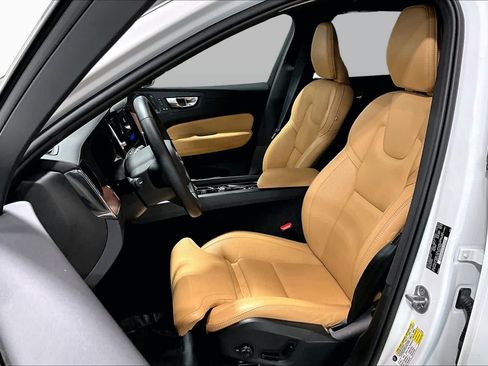 Used 2023 Volvo XC60 B6 Ultimate w/ Climate Package AWD/4WD image 9