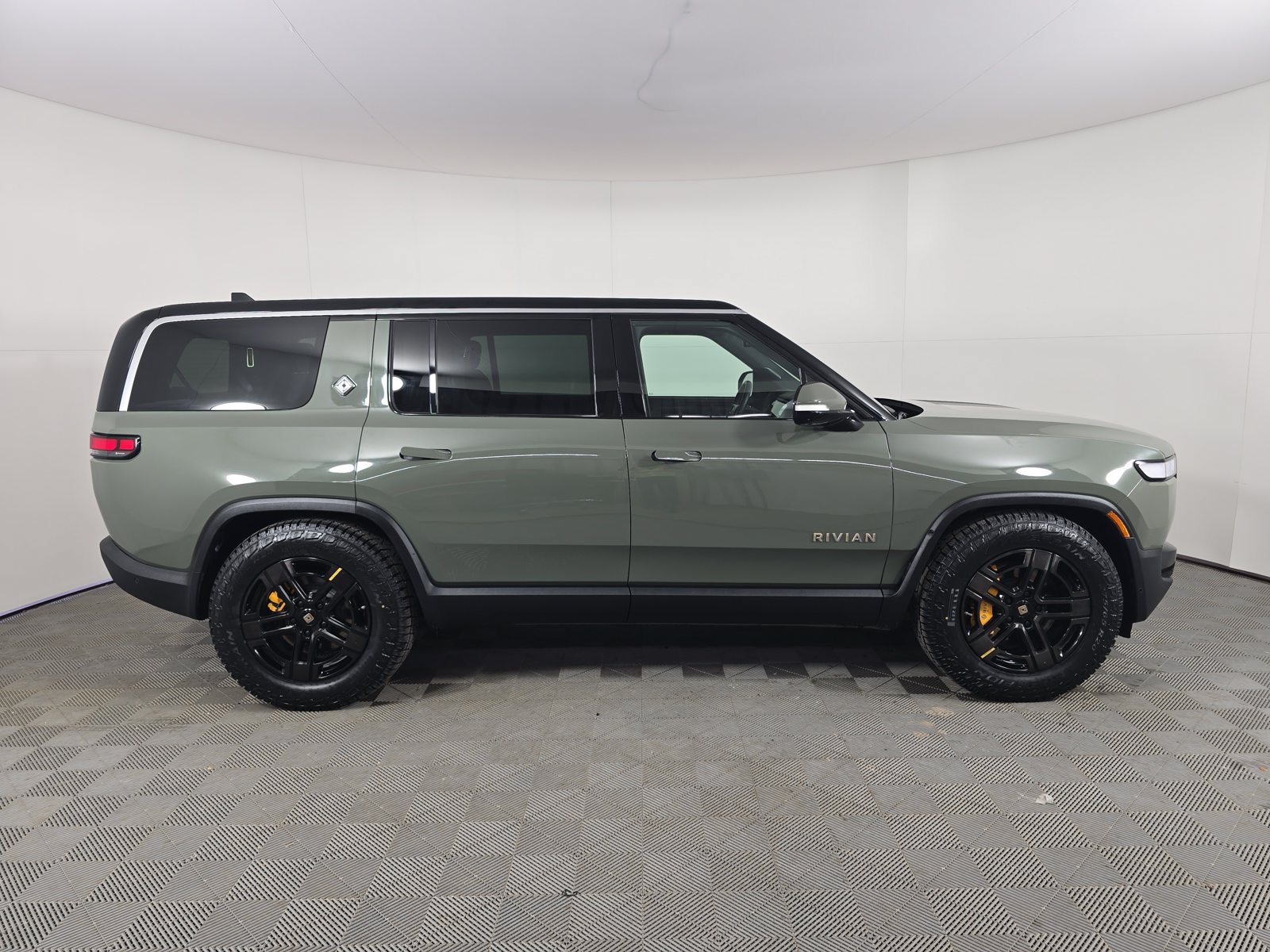 Used 2022 Rivian R1S Launch Edition Quad AWD/4WD image 6
