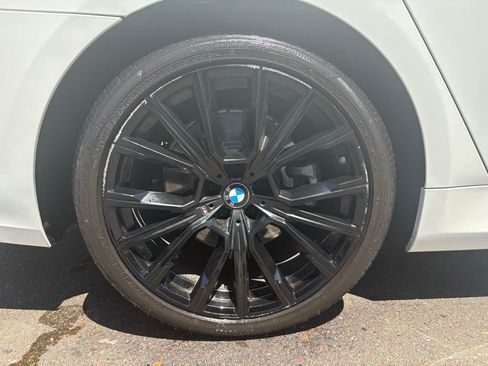 Used 2021 BMW 740i w/ M Sport Package image 5