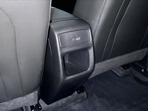 Used 2025 Chevrolet Trax LT image 33