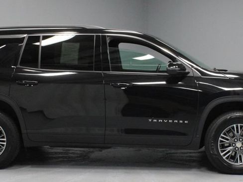 Used 2025 Chevrolet Traverse LT AWD/4WD image 12