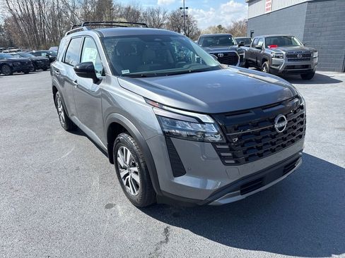 New 2026 Nissan Pathfinder SL FWD image 7