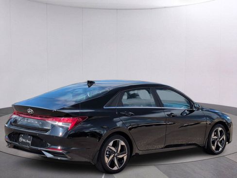 Used 2023 Hyundai Elantra Limited FWD image 6