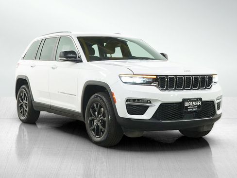 Used 2024 Jeep Grand Cherokee Limited AWD/4WD image 7