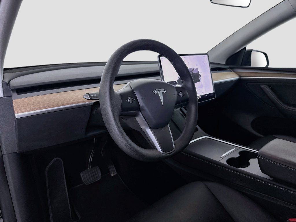 Used 2024 Tesla Model Y Long Range AWD/4WD image 9